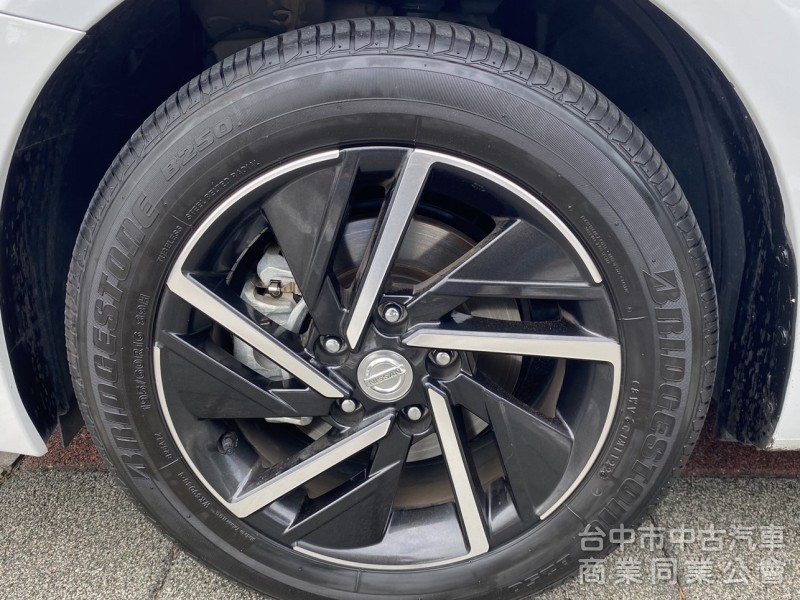 2022年 Nissan TIIDA 5D 1.6 J版 原鈑件 僅跑1.2萬公里 LED頭燈 環景影像 都會型時尚小車