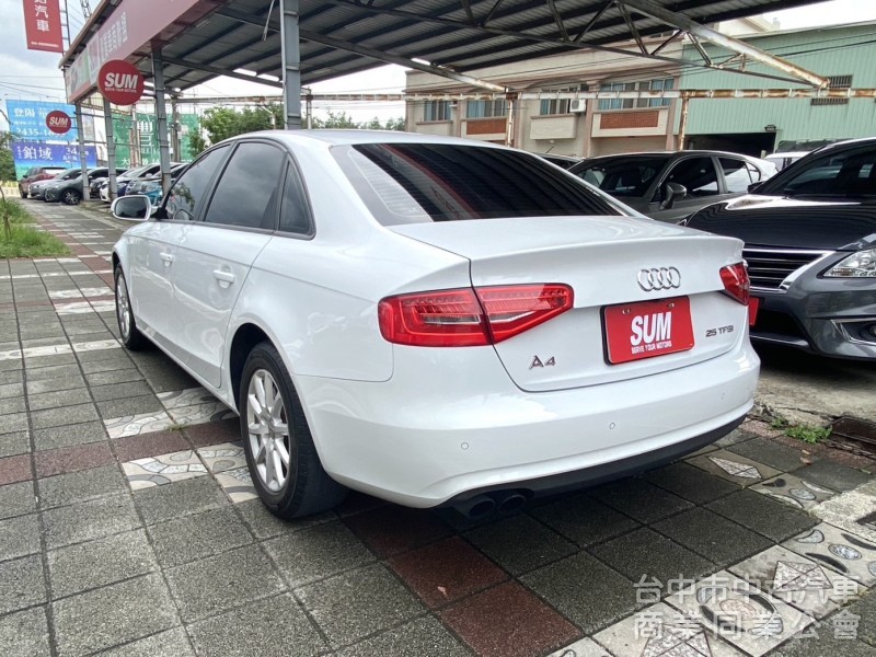 2015年式 AUDI  A4  25 TFSI  Urban 原鈑件 恆溫 電動座椅 HID頭燈 紳士的品味 稀有釋出