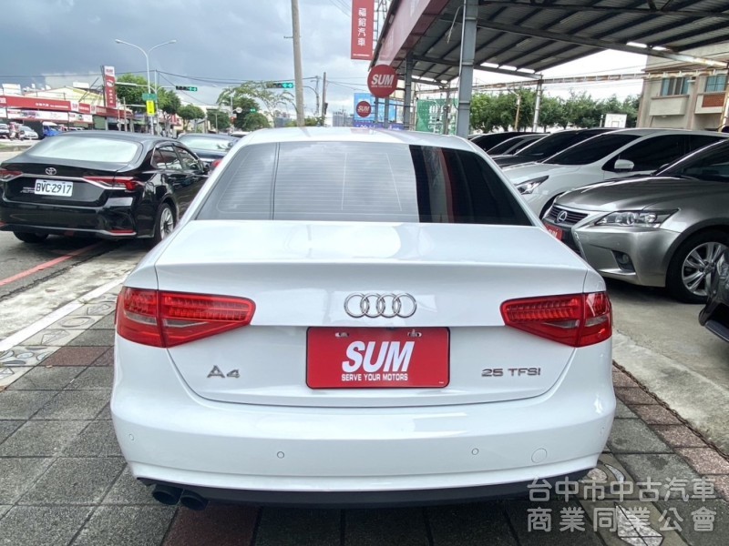 2015年式 AUDI  A4  25 TFSI  Urban 原鈑件 恆溫 電動座椅 HID頭燈 紳士的品味 稀有釋出