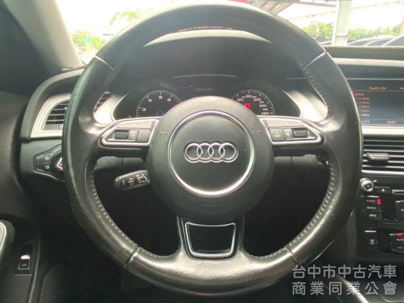 2015年式 AUDI  A4  25 TFSI  Urban 原鈑件 恆溫 電動座椅 HID頭燈 紳士的品味 稀有釋出