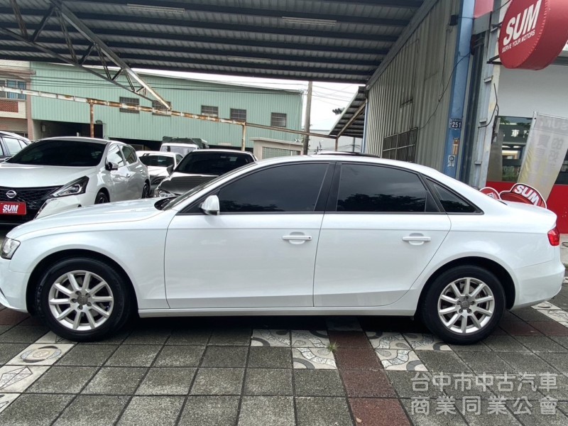 2015年式 AUDI  A4  25 TFSI  Urban 原鈑件 恆溫 電動座椅 HID頭燈 紳士的品味 稀有釋出