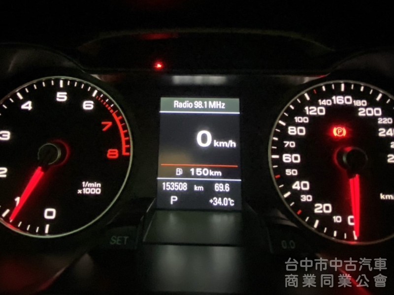 2015年式 AUDI  A4  25 TFSI  Urban 原鈑件 恆溫 電動座椅 HID頭燈 紳士的品味 稀有釋出