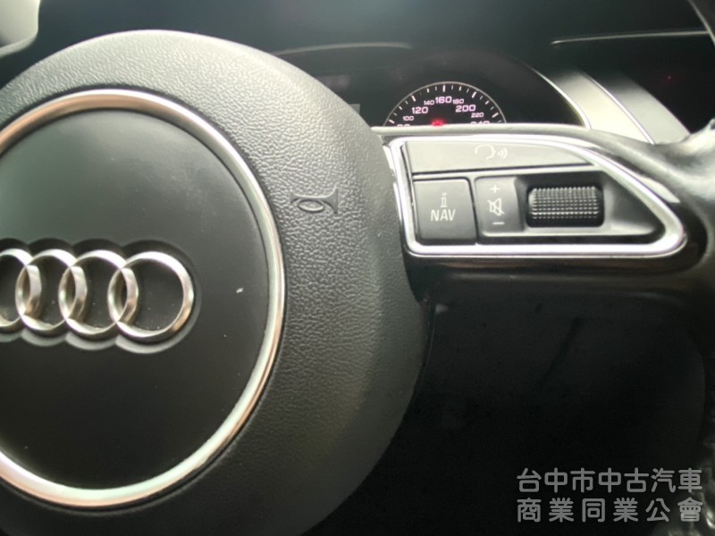 2015年式 AUDI  A4  25 TFSI  Urban 原鈑件 恆溫 電動座椅 HID頭燈 紳士的品味 稀有釋出