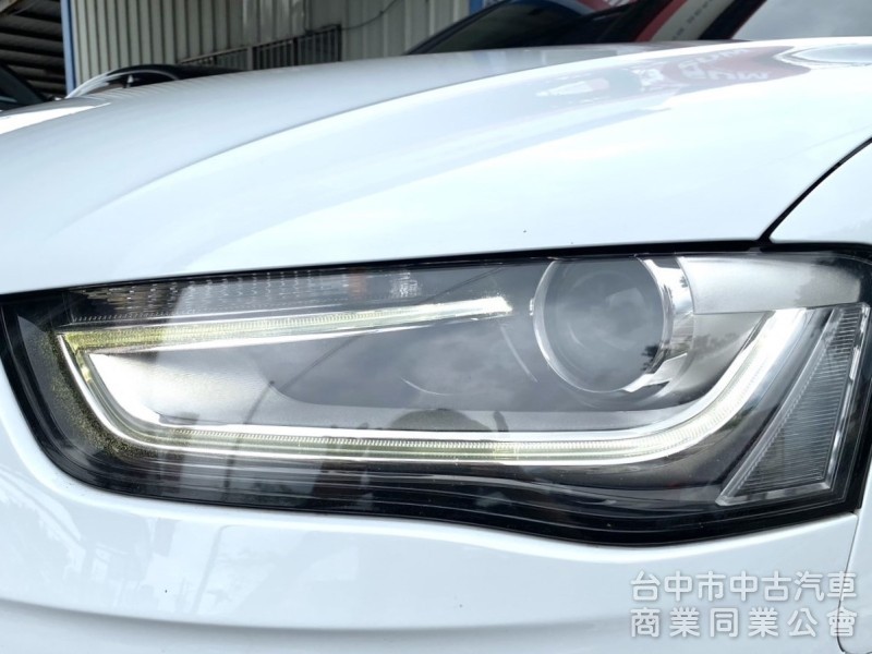 2015年式 AUDI  A4  25 TFSI  Urban 原鈑件 恆溫 電動座椅 HID頭燈 紳士的品味 稀有釋出