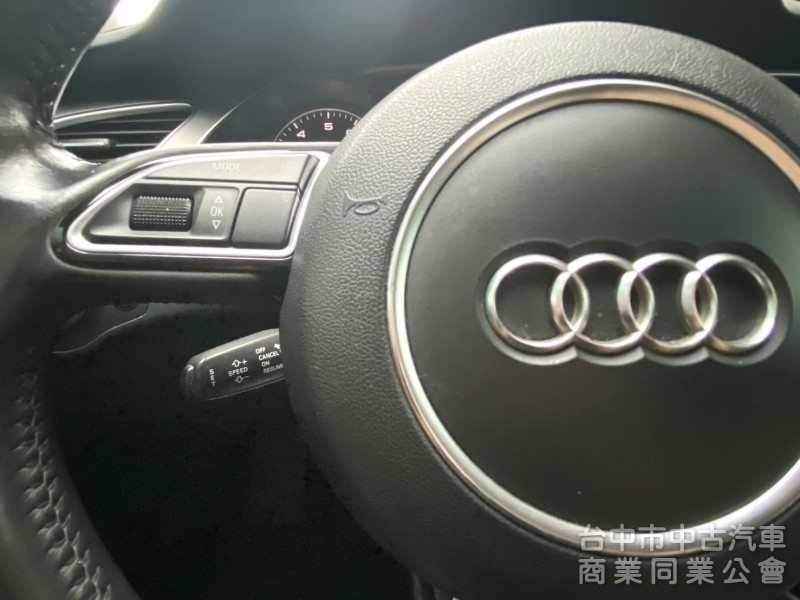 2015年式 AUDI  A4  25 TFSI  Urban 原鈑件 恆溫 電動座椅 HID頭燈 紳士的品味 稀有釋出