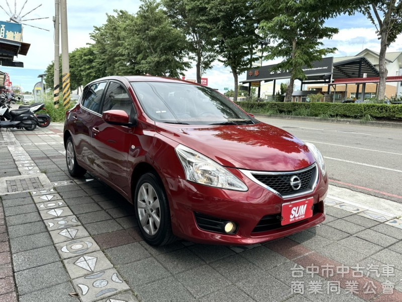 2015年 NISSAN TIIDA 5D 豪華影音版 僅跑4萬公里 恆溫 I-KEY  舒適好開高保值 代步小車首選