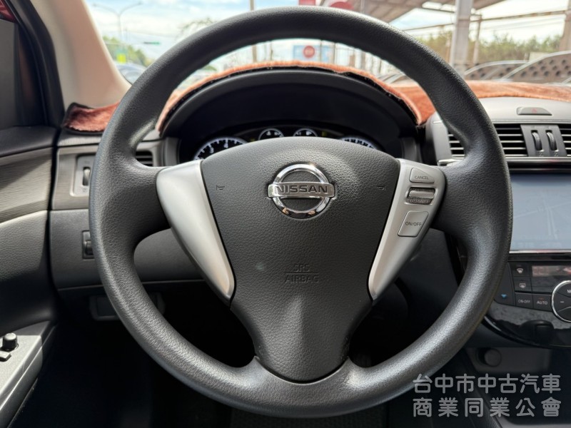 2015年 NISSAN TIIDA 5D 豪華影音版 僅跑4萬公里 恆溫 I-KEY  舒適好開高保值 代步小車首選