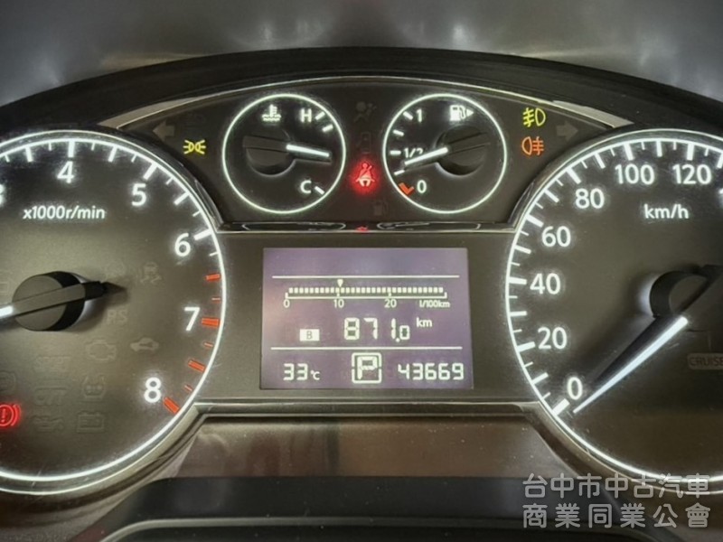 2015年 NISSAN TIIDA 5D 豪華影音版 僅跑4萬公里 恆溫 I-KEY  舒適好開高保值 代步小車首選