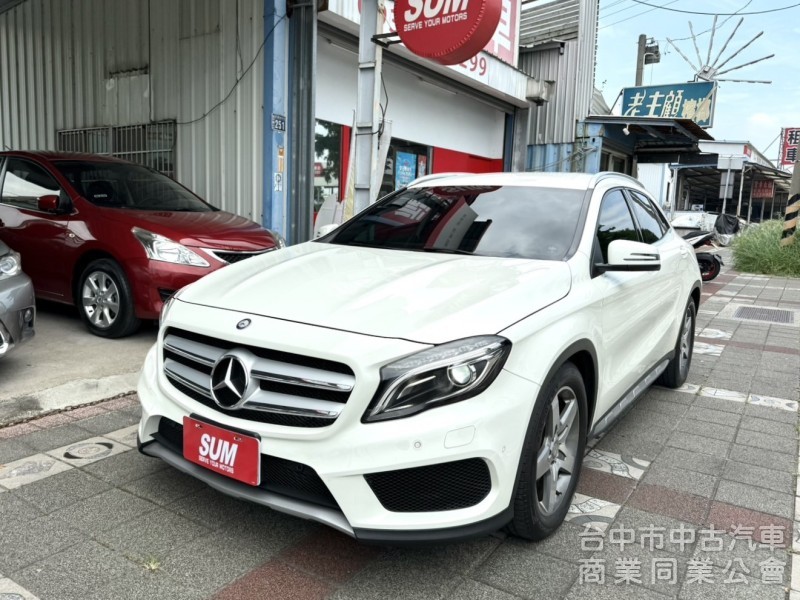 2015年式 M-BENZ 總代理 AMG GLA200 1.6 車況優 僅跑2萬公里 雙電動椅 電尾門 賓士跨界小休旅