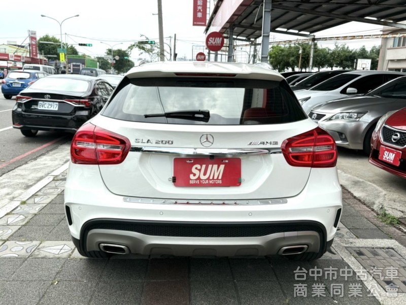 2015年式 M-BENZ 總代理 AMG GLA200 1.6 車況優 僅跑2萬公里 雙電動椅 電尾門 賓士跨界小休旅