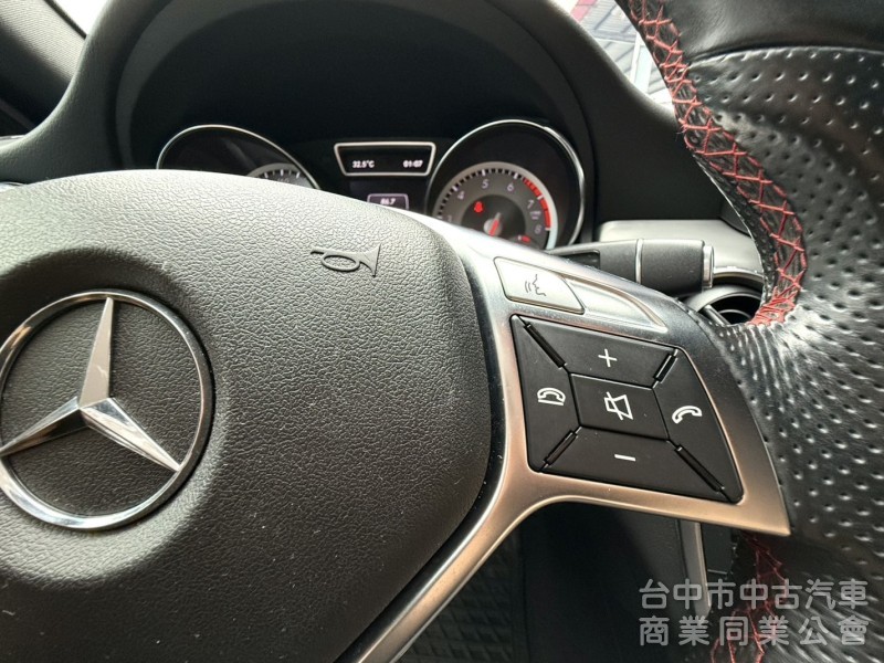 2015年式 M-BENZ 總代理 AMG GLA200 1.6 車況優 僅跑2萬公里 雙電動椅 電尾門 賓士跨界小休旅