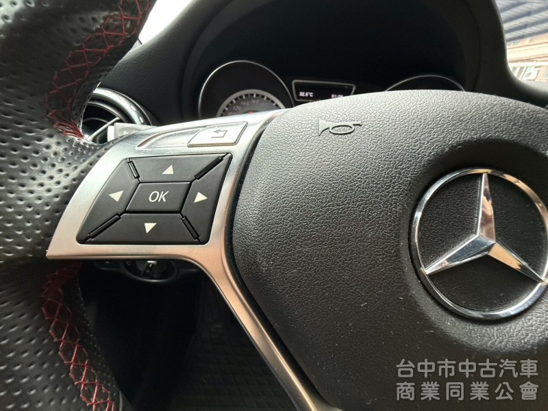 2015年式 M-BENZ 總代理 AMG GLA200 1.6 車況優 僅跑2萬公里 雙電動椅 電尾門 賓士跨界小休旅