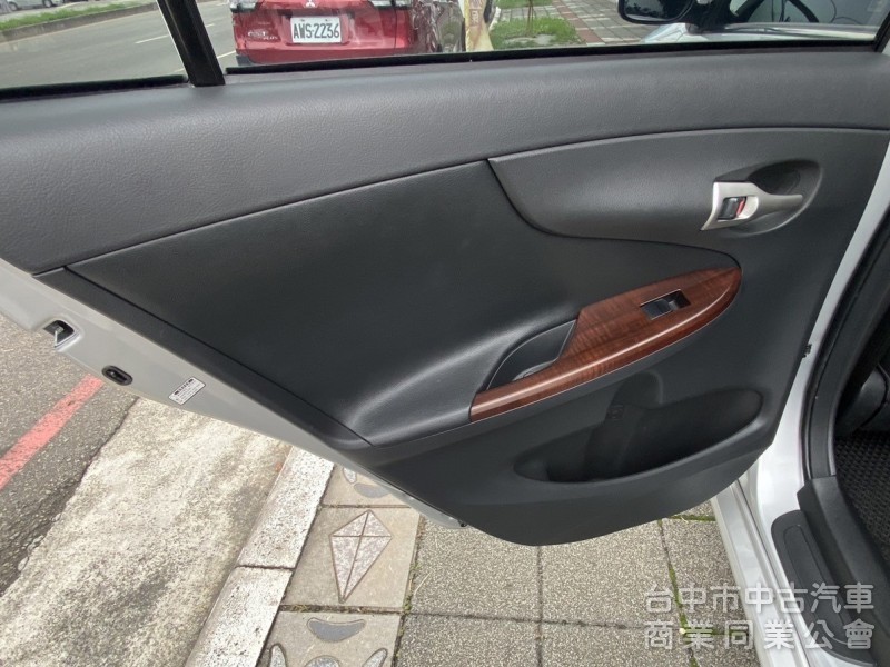 2010年 TOYOTA  Altis 1.8  E版 小改款 僅跑8萬公里 恆溫 定速 倒車顯影 妥善率極高的國民房車