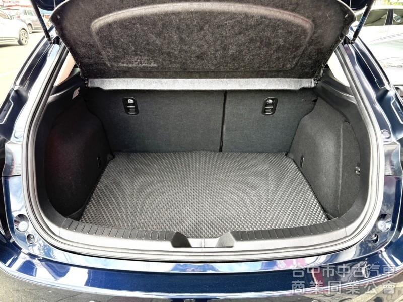 2019年 Mazda 3 5D 2.0 尊榮安全版 原鈑件 ACC跟車 恆溫 電動座椅 魂動美型設計 年輕人的愛款