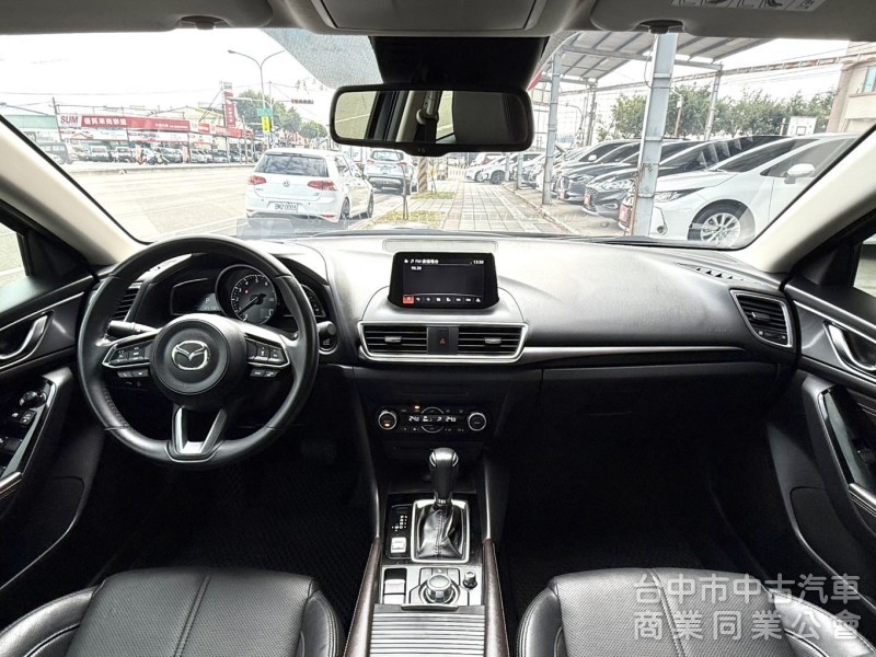 2019年 Mazda 3 5D 2.0 尊榮安全版 原鈑件 ACC跟車 恆溫 電動座椅 魂動美型設計 年輕人的愛款