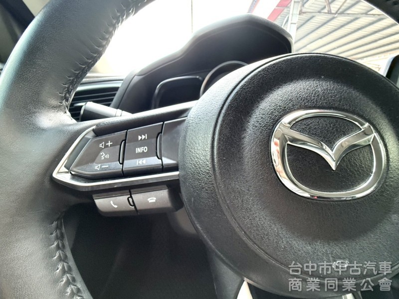 2019年 Mazda 3 5D 2.0 尊榮安全版 原鈑件 ACC跟車 恆溫 電動座椅 魂動美型設計 年輕人的愛款