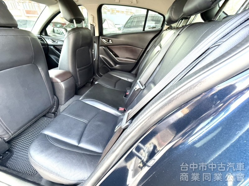 2019年 Mazda 3 5D 2.0 尊榮安全版 原鈑件 ACC跟車 恆溫 電動座椅 魂動美型設計 年輕人的愛款