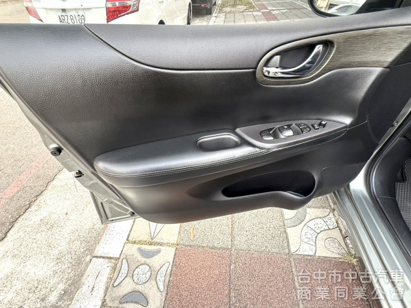 2014年 Nissan TIIDA 5D 1.6 旗艦版 實跑5萬公里 雙區恆溫 環景 I-Key 小資族最佳代步車款