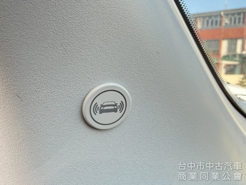 2018年 Nissan TIIDA 5D 1.6 豪華版 原鈑件 影音藍芽 盲點偵測 數位電視 省油省稅 小車大空間