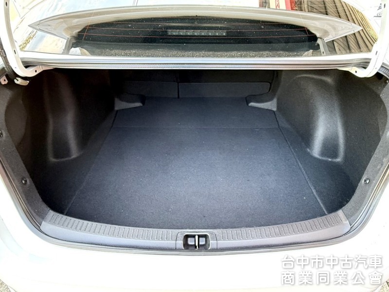 2021年式 TOYOTA Altis 1.8 豪華版 選配原廠影音 ACC跟車 定速 恆溫 代步首選 平價國民神車