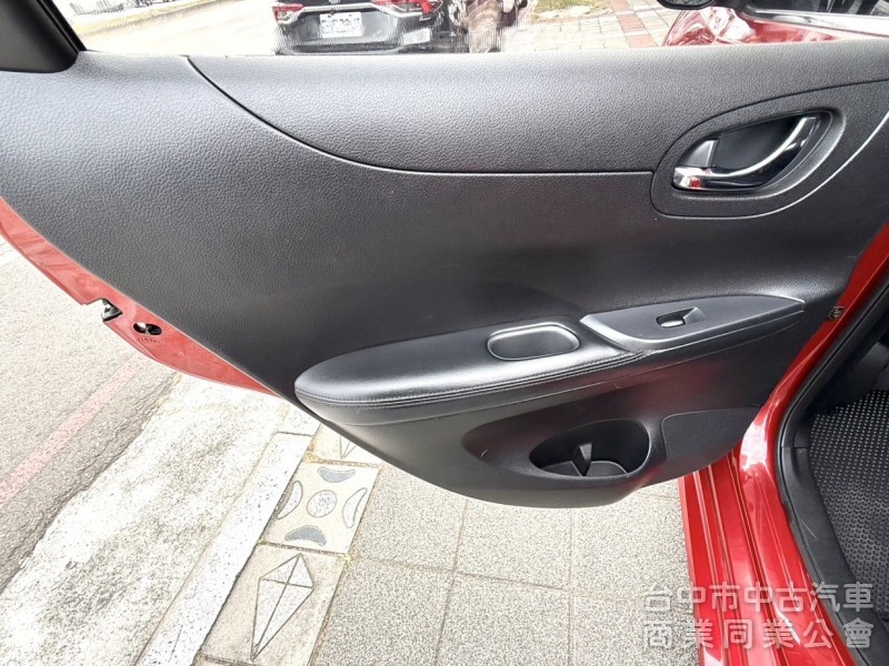 2014年 Nissan TIIDA 5D 1.6 豪華版 空力套件 I-Key 恆溫 定速 市場熱銷 絕佳都會代步美車