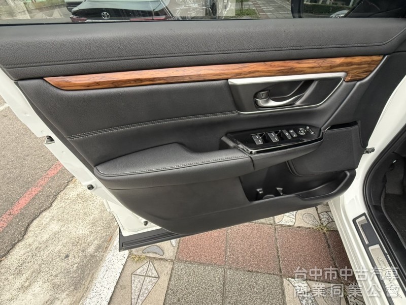 2019年 HONDA CR-V 1.5S 原鈑件 渦輪增壓 ACC 全景天窗 電尾門 空間超大又省油 市場熱銷運動休旅