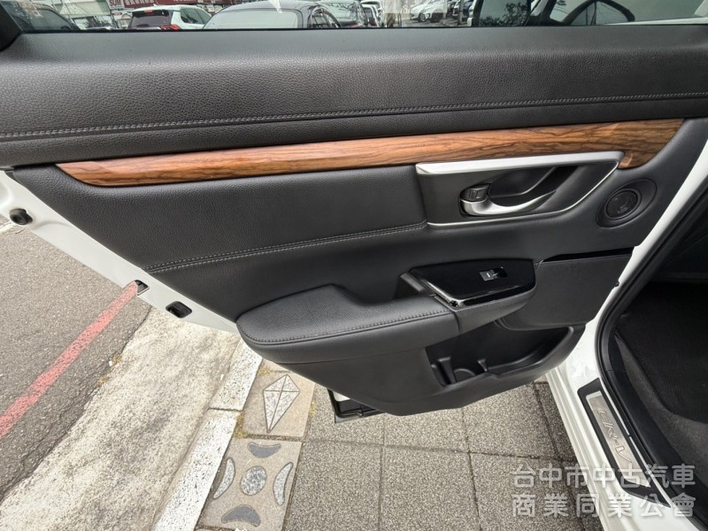 2019年 HONDA CR-V 1.5S 原鈑件 渦輪增壓 ACC 全景天窗 電尾門 空間超大又省油 市場熱銷運動休旅