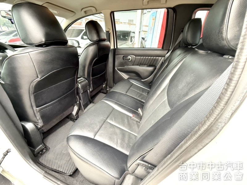 2015年 Nissan LIVINA 1.6 行家版 里程少 車頂旅行架 內外極美 舒適空間 全家人愉悅出遊的好選擇