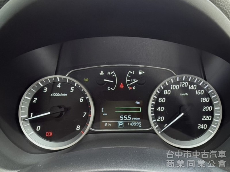 2015年 Nissan Sentra 1.8 傳奇版 原鈑件 認證車 定速巡航 感應頭燈 舒適感極佳的大型房車