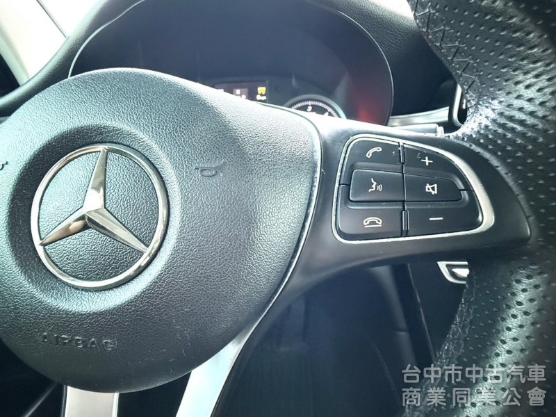 2019年 M-Benz GLC 220d 4MATIC 柴油 總代理 原鈑件 環景影像 電動座椅 豪華大空間運動休旅車
