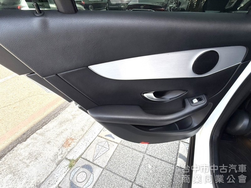2019年 M-Benz GLC 220d 4MATIC 柴油 總代理 原鈑件 環景影像 電動座椅 豪華大空間運動休旅車