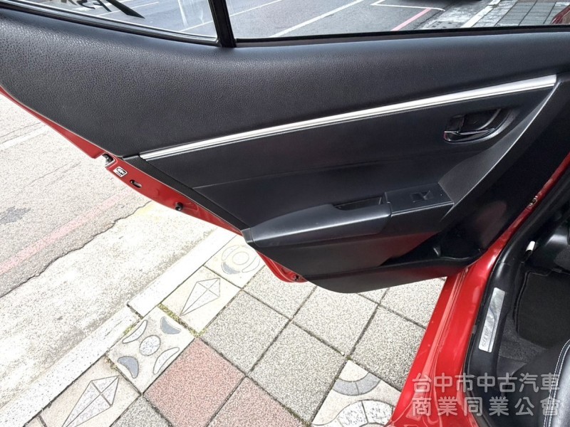 2015年 Toyota Altis 1.8 經典版 原鈑件 只跑7萬 恆溫 定速 升級9吋安卓機及配件 通勤族代步首選