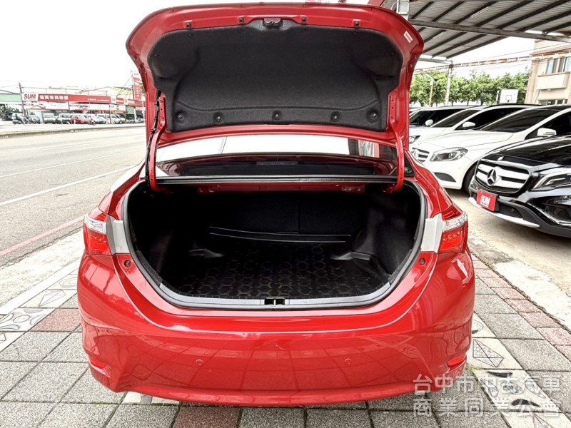 2015年 Toyota Altis 1.8 經典版 原鈑件 只跑7萬 恆溫 定速 升級9吋安卓機及配件 通勤族代步首選