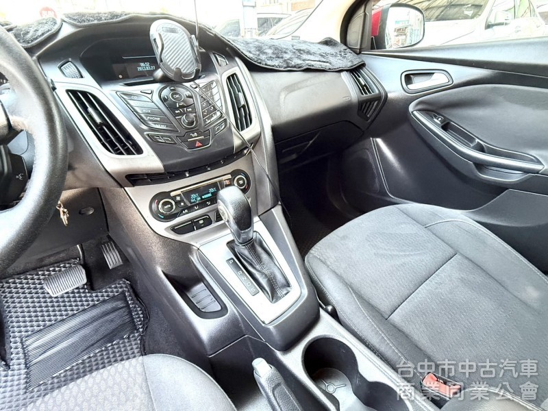 2013年 FORD Focus 5D 1.6 汽油時尚型 認證車 雙區恆溫 循跡防滑 空間大 高CP值的都會代步小車