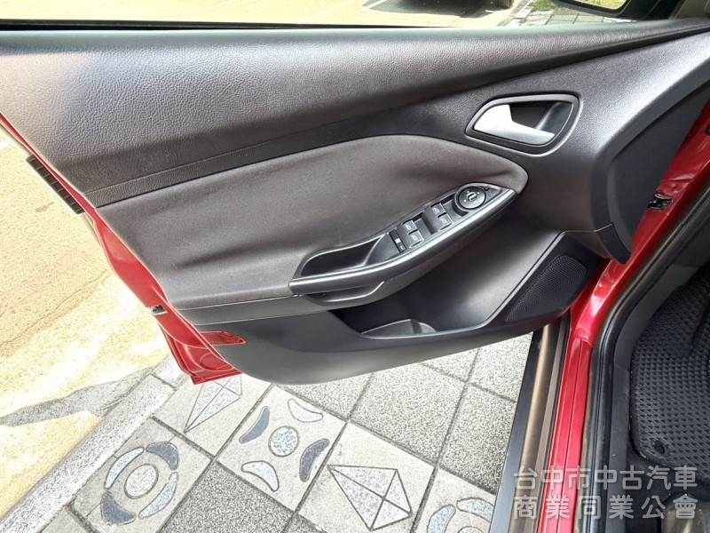 2013年 FORD Focus 5D 1.6 汽油時尚型 認證車 雙區恆溫 循跡防滑 空間大 高CP值的都會代步小車