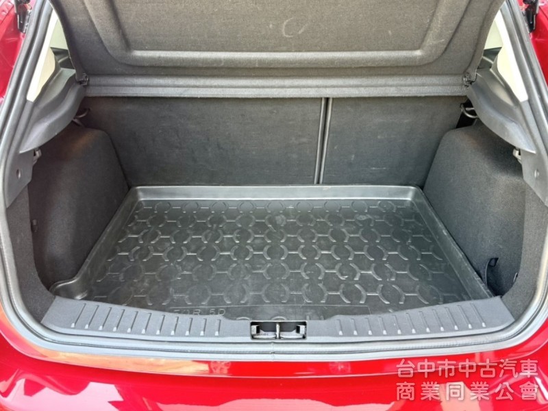 2013年 FORD Focus 5D 1.6 汽油時尚型 認證車 雙區恆溫 循跡防滑 空間大 高CP值的都會代步小車