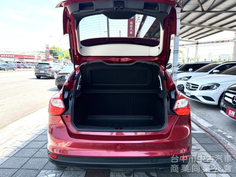 2013年 FORD Focus 5D 1.6 汽油時尚型 認證車 雙區恆溫 循跡防滑 空間大 高CP值的都會代步小車