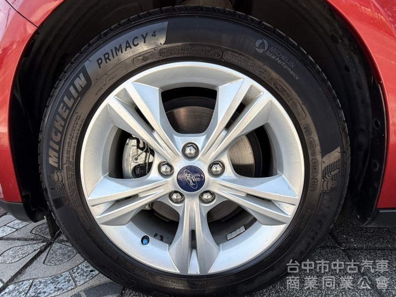 2013年 FORD Focus 5D 1.6 汽油時尚型 認證車 雙區恆溫 循跡防滑 空間大 高CP值的都會代步小車