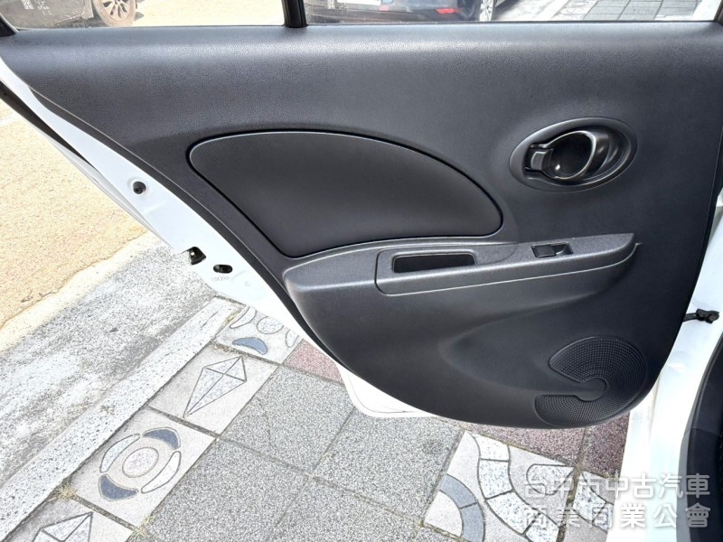 2015年 Nissan March 1.5 傳奇版 原鈑件 衛星導航 倒車顯影 加值安卓機 外型可愛 城市代步小車