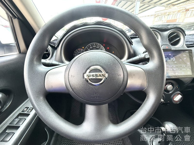 2015年 Nissan March 1.5 傳奇版 原鈑件 衛星導航 倒車顯影 加值安卓機 外型可愛 城市代步小車