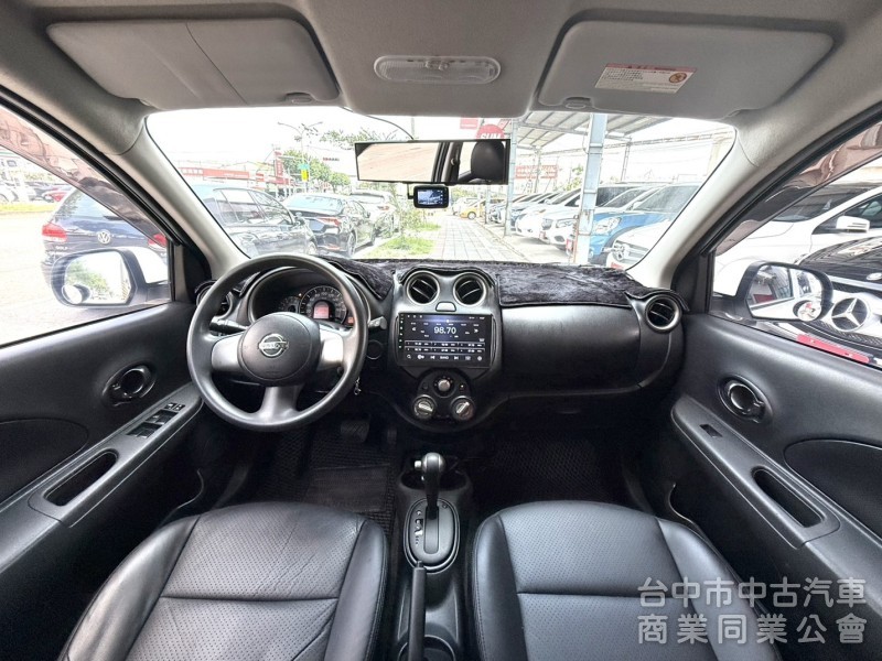 2015年 Nissan March 1.5 傳奇版 原鈑件 衛星導航 倒車顯影 加值安卓機 外型可愛 城市代步小車