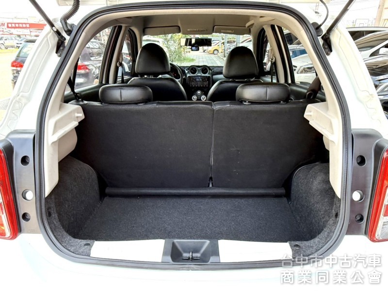 2015年 Nissan March 1.5 傳奇版 原鈑件 衛星導航 倒車顯影 加值安卓機 外型可愛 城市代步小車