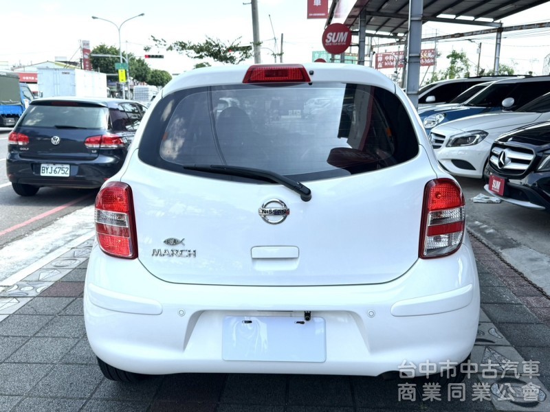 2015年 Nissan March 1.5 傳奇版 原鈑件 衛星導航 倒車顯影 加值安卓機 外型可愛 城市代步小車