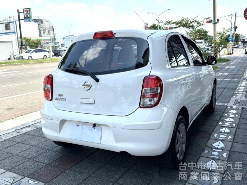 2015年 Nissan March 1.5 傳奇版 原鈑件 衛星導航 倒車顯影 加值安卓機 外型可愛 城市代步小車