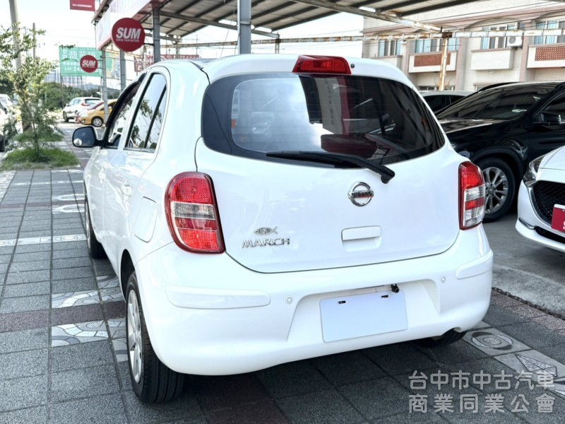 2015年 Nissan March 1.5 傳奇版 原鈑件 衛星導航 倒車顯影 加值安卓機 外型可愛 城市代步小車