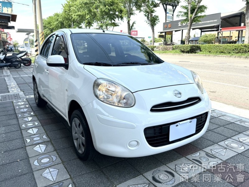 2015年 Nissan March 1.5 傳奇版 原鈑件 衛星導航 倒車顯影 加值安卓機 外型可愛 城市代步小車
