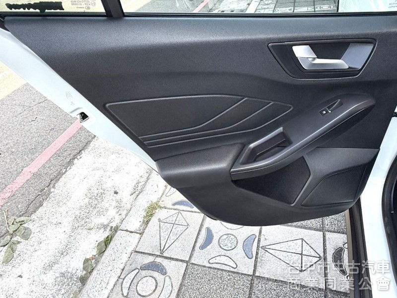 2019年 Ford Focus 5D 時尚經典型 1.5渦輪 原鈑件 僅跑5萬公里  市場最夯的五門小鋼砲