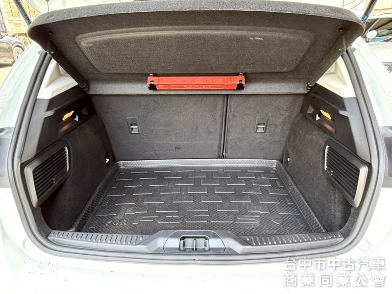 2019年 Ford Focus 5D 時尚經典型 1.5渦輪 原鈑件 僅跑5萬公里  市場最夯的五門小鋼砲