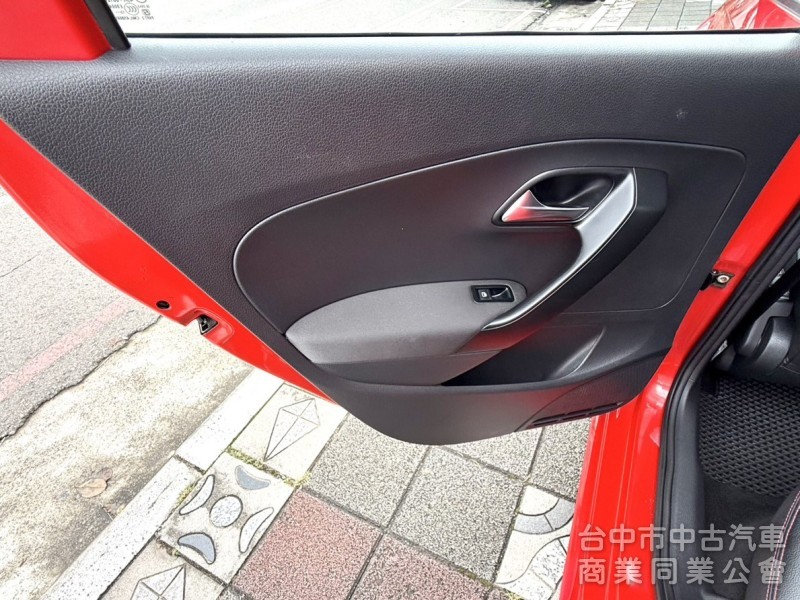 2014年 福斯 POLO HB 1.6 CL 原鈑件 升級大螢幕安卓機 好開省油 小資女的最佳時尚代步小車
