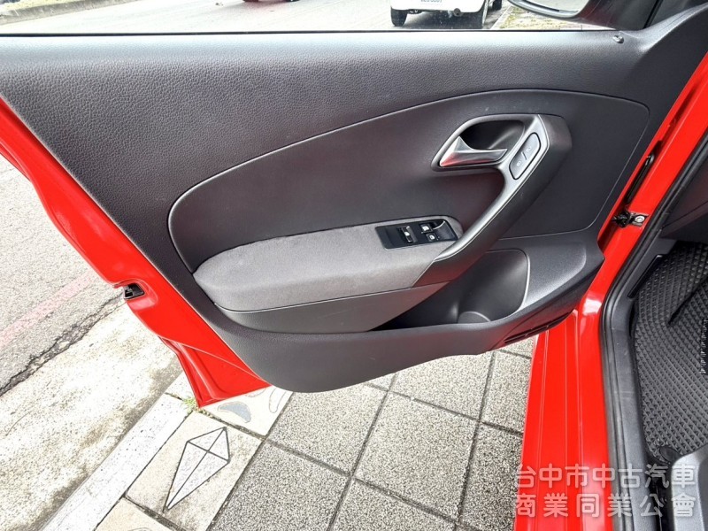 2014年 福斯 POLO HB 1.6 CL 原鈑件 升級大螢幕安卓機 好開省油 小資女的最佳時尚代步小車